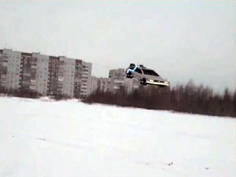 DeLorean de Volver al futuro que vuela