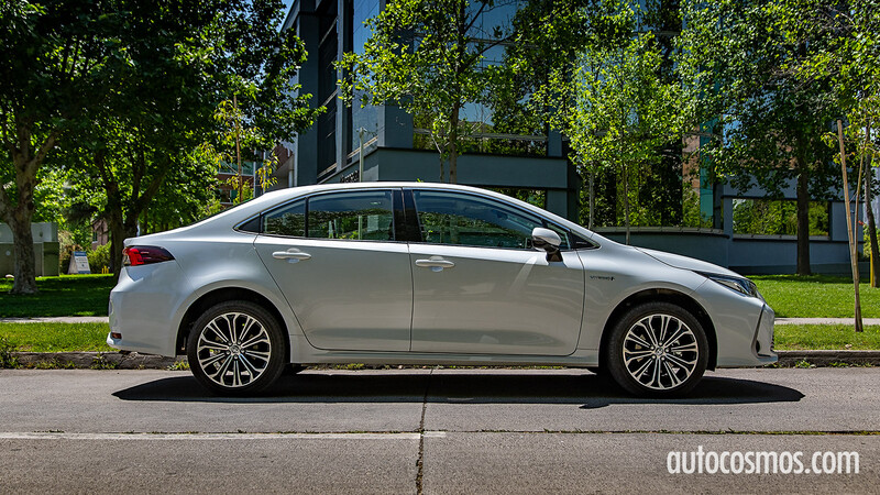Test Drive Toyota Corolla Hybrid 2021
