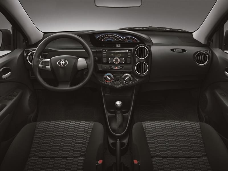 El Toyota Etios tiene alma resistente