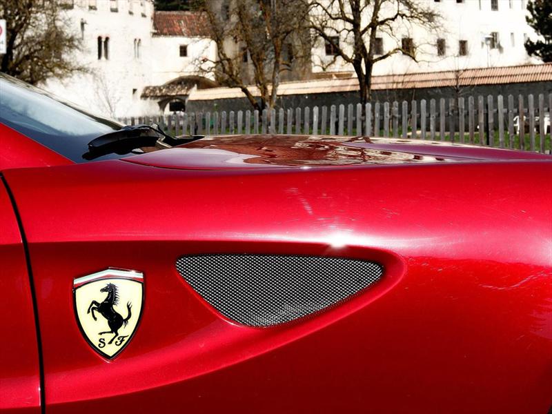 Ferrari FF en llamas