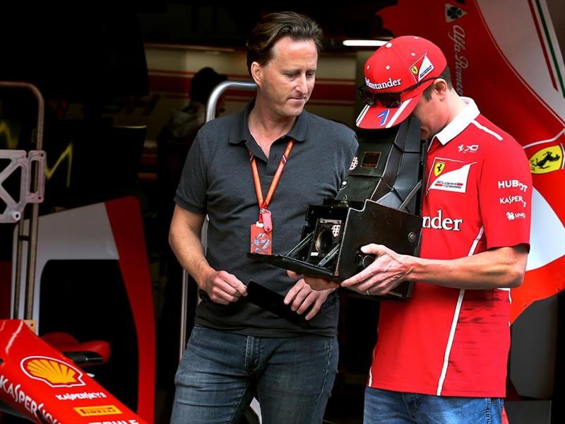 La F1 actual, con una cámara de 104 años