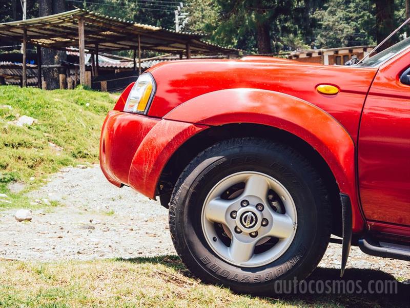 Nissan Frontier LE 4x4 2014