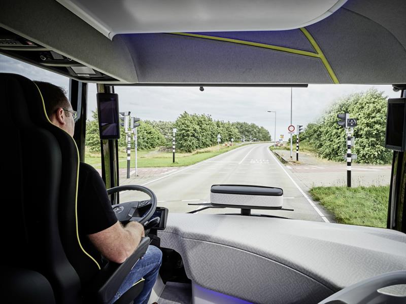 Bus semi-autónomo de Mercedes-Benz