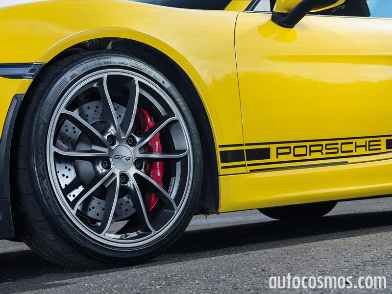 Porsche Cayman GT4 2015