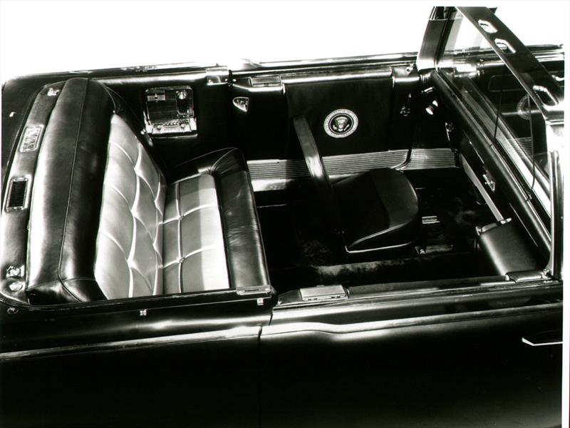 JFK - Lincoln 1961 Presidential Limo