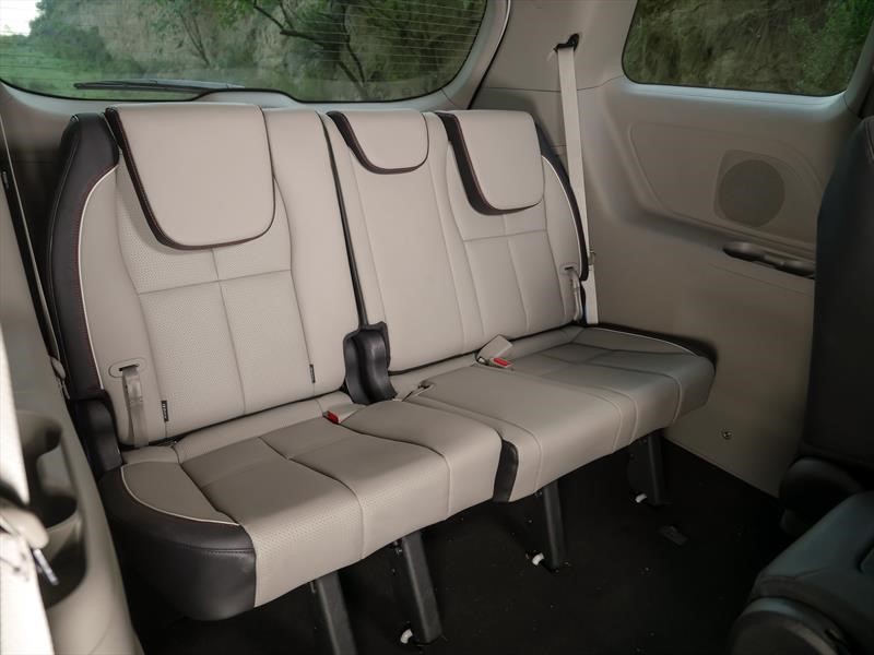 KIA Sedona 2019 VS Toyota Sienna 2018