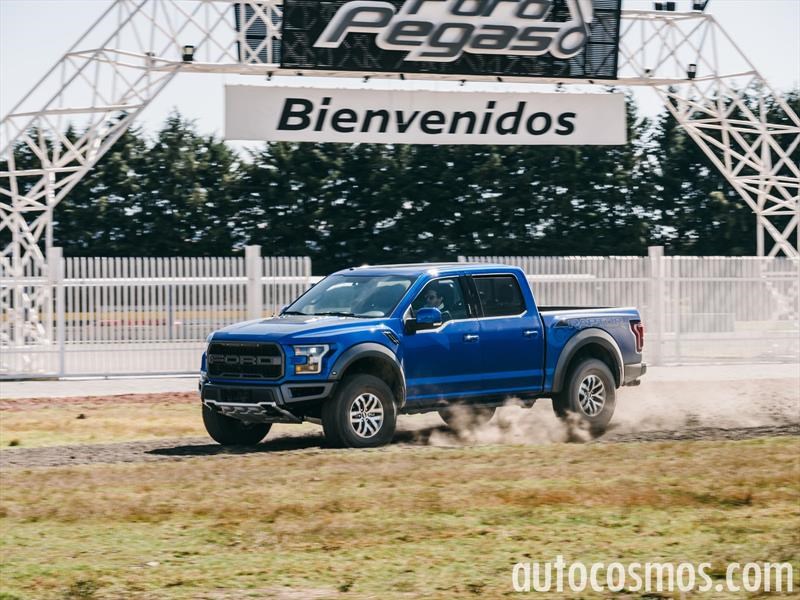 Ford Lobo Raptor 2017 y Yamaha YXZ 1000 R