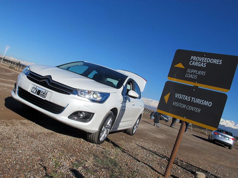 Manejamos el nuevo Citroën C4 Lounge