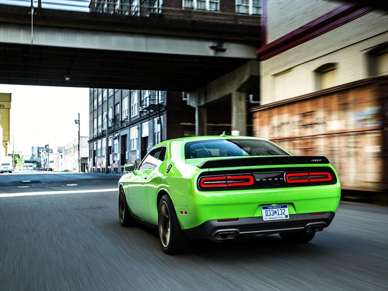 Dodge Challenger SRT Hellcat 2015