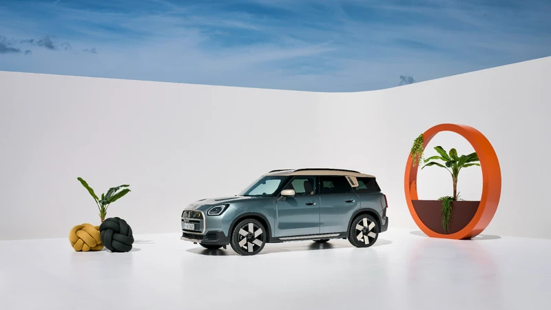 (-) EMBARGO MINI Countryman 2024