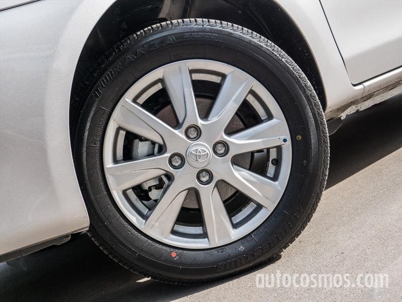 Prueba al renovado Toyota Etios 2016