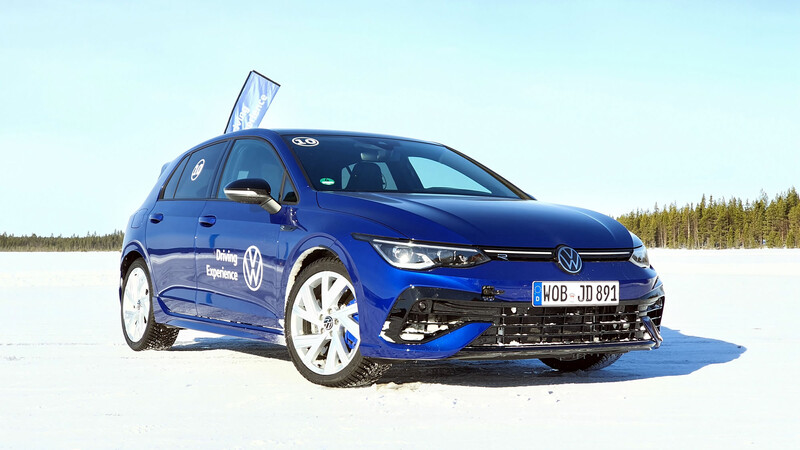 Volkswagen Golf R 2022 a prueba en la nieve