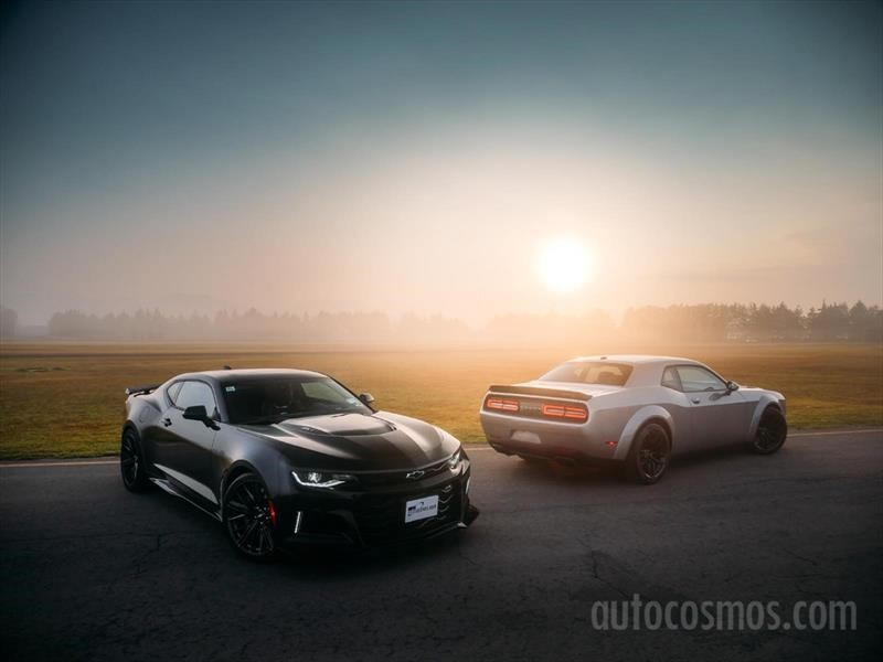 Camaro ZL1 vs Challenger SRT Hellcat Widebody