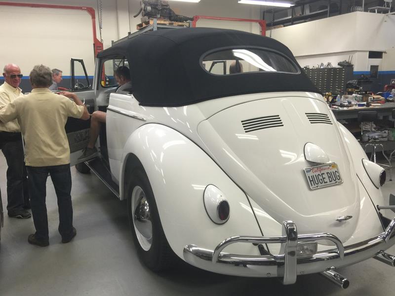 Un Vocho convertible gigante