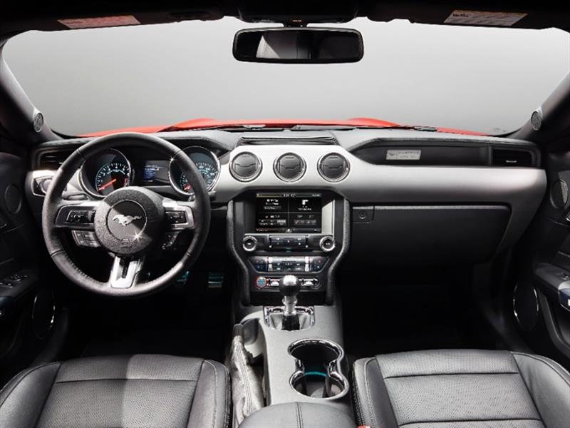 Ford Mustang 2015 se presenta en LA