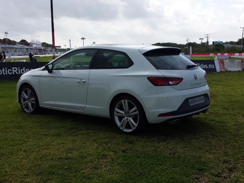 SEAT León CUPRA 2015