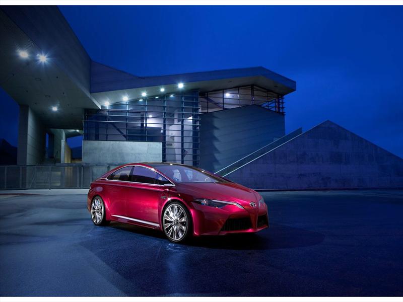 Toyota NS4 Advanced Plug-in Hybrid Concept
