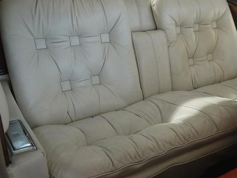 CadillacEldorado 1977 de ocho ruedas