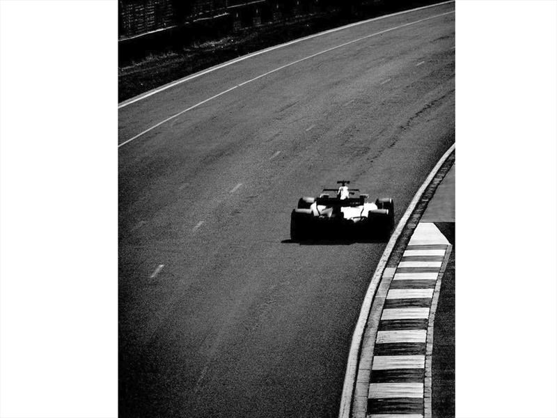 La F1 actual, con una cámara de 104 años