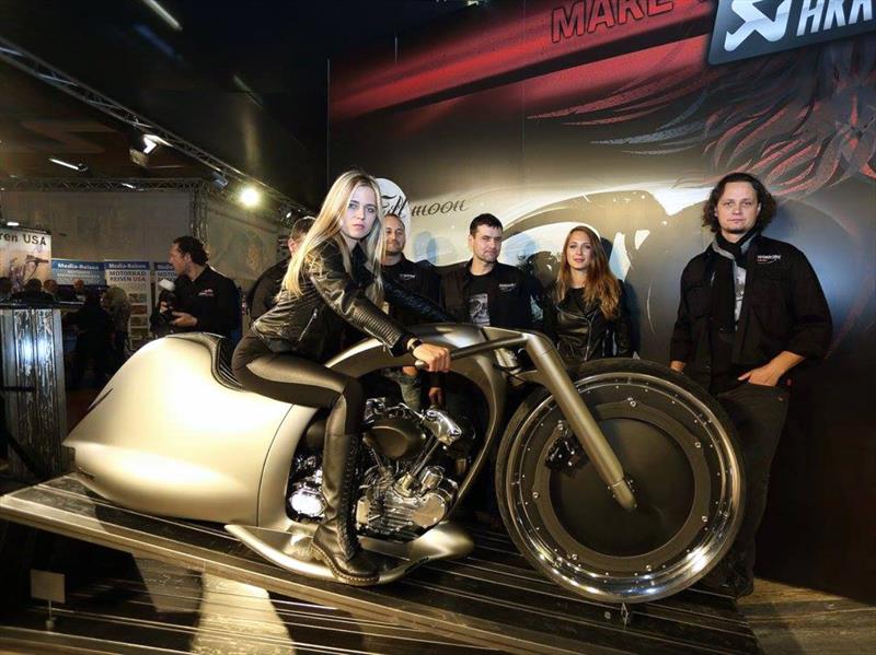 Akrapovič Full Moon