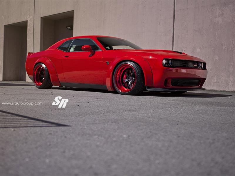 Dodge Challenger SRT Hellcat por SR Auto Group