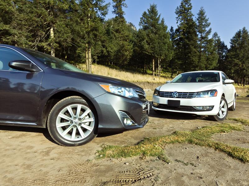 Volkswagen Nuevo Passat V6 2012 vs Toyota Camry XLE V6 2012