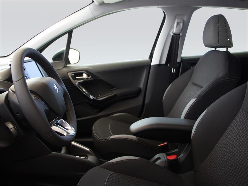 Peugeot 208 by Swarovski 2016