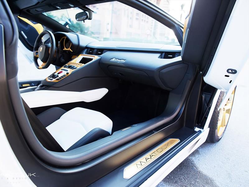 Lamborghini Aventador Roadster Golden