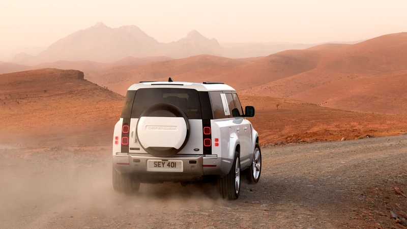 Land Rover Defender 130 2023