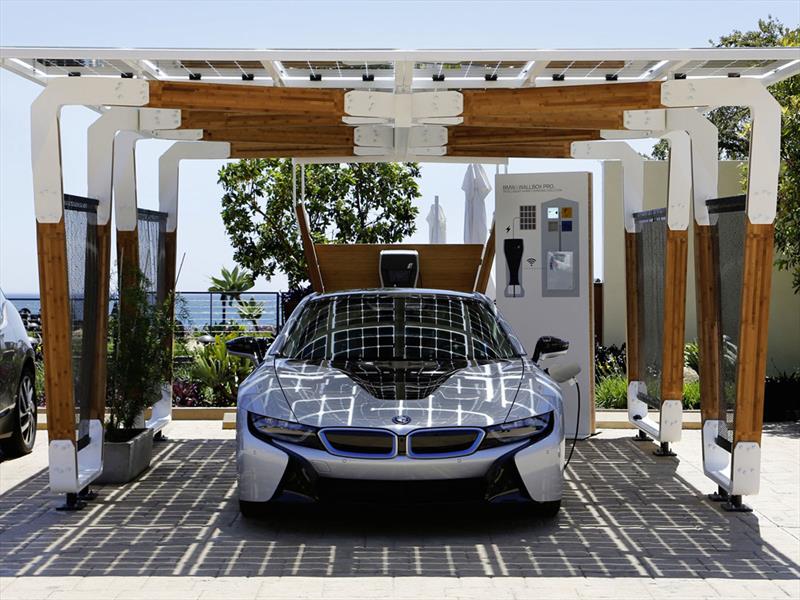 Cargador Solar de BMW para estacionamientos