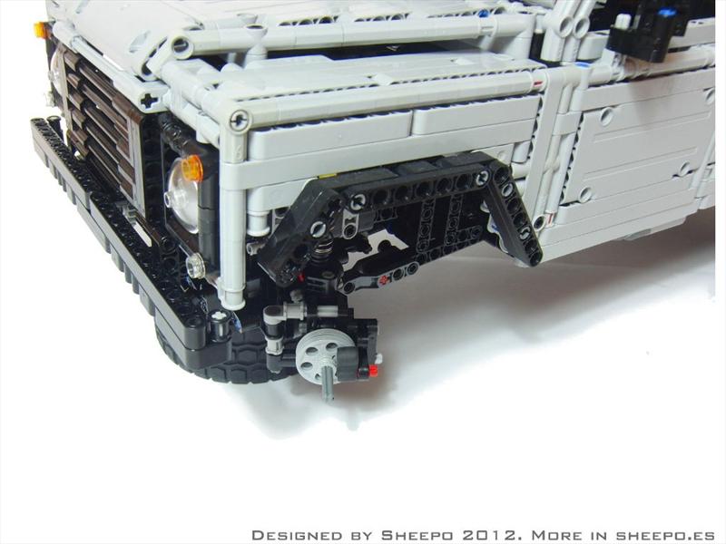 Land Rover Defender 110 con piezas de LEGO