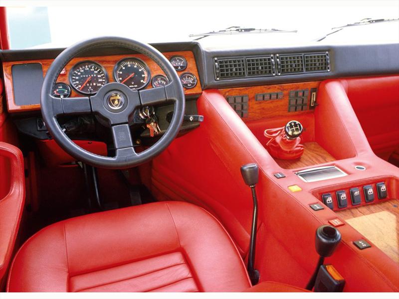 Lamborghini LM002