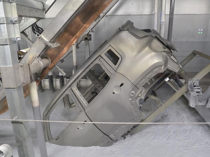 Jeep inaugura su fábrica en Brasil