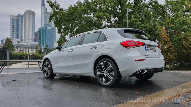 Mercedes-Benz A 250 e, el nuevo híbrido de entrada