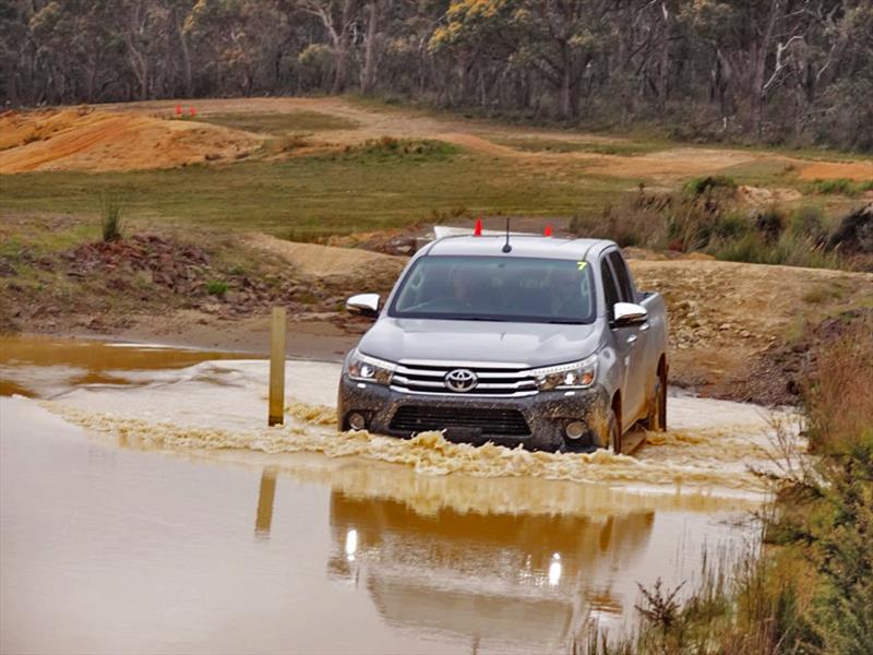 Nueva Toyota Hilux Revo 2016