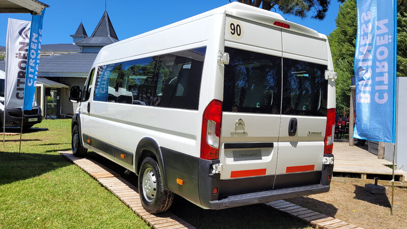 Peugeot Boxer y Citroën Jumper Minibus 17+1 lanzam
