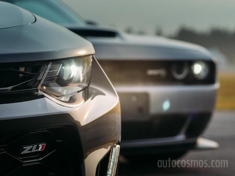 Camaro ZL1 vs Challenger SRT Hellcat Widebody