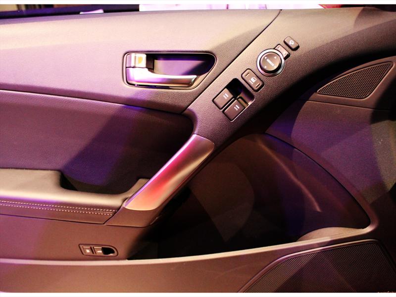 Hyundai Genesis Coupé 2012