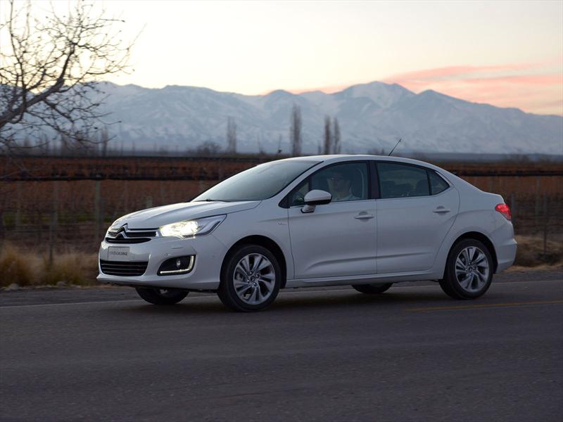 Manejamos el nuevo Citroën C4 Lounge