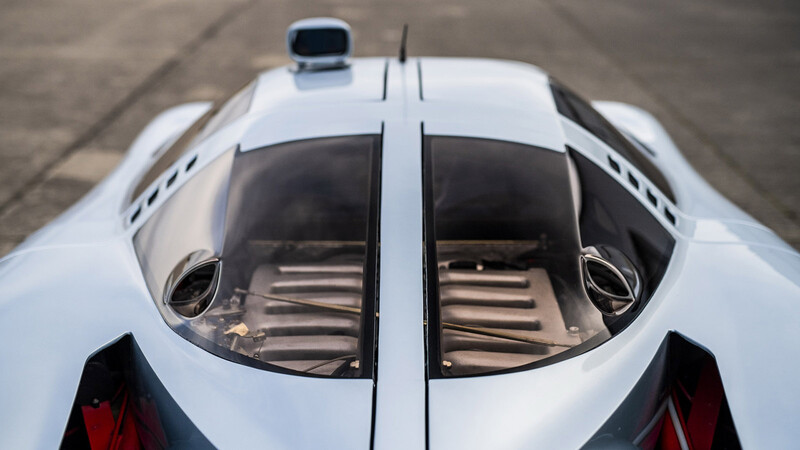 Isdera Commendatore 112i