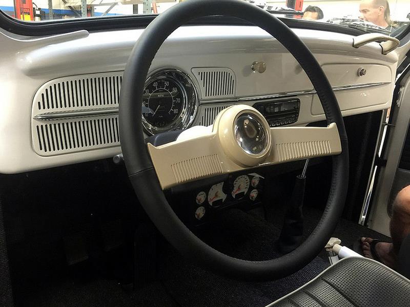 Un Vocho convertible gigante