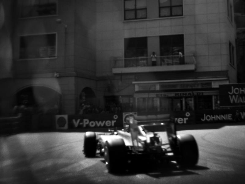 La F1 actual, con una cámara de 104 años