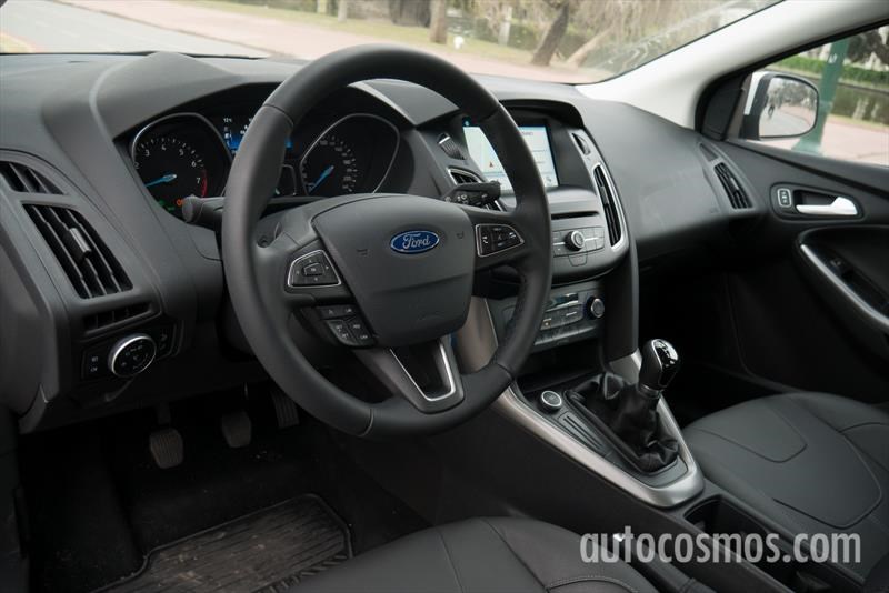 Ford Focus sedán a prueba