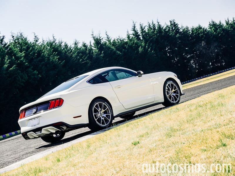 Ford Mustang 2015 50 aniversario