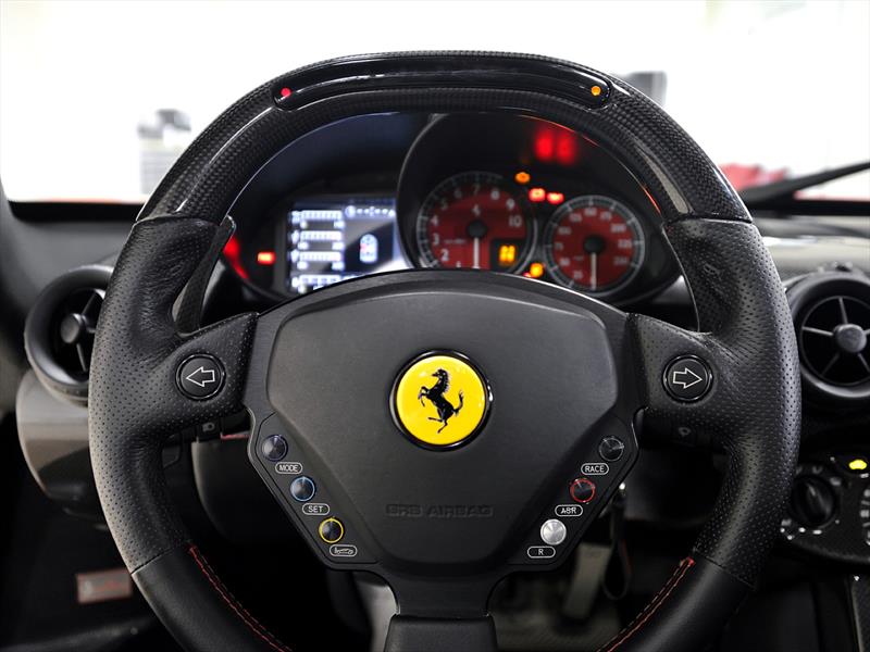 Ferrari Enzo 2003 a la venta con 354 millas