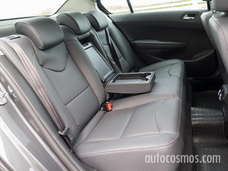 Peugeot 408 THP a prueba
