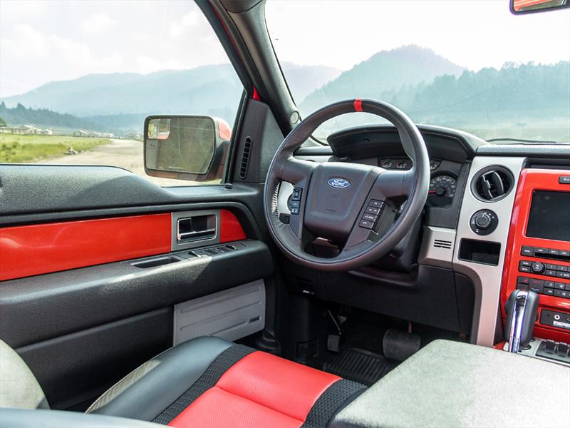 Ford F-150 SVT Raptor 2011