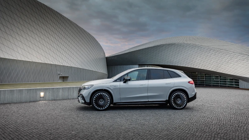 Mercedes-AMG EQE SUV