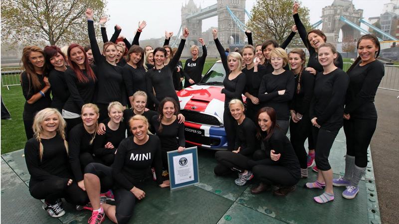 Récord Guinness con personas abordo de un MINI