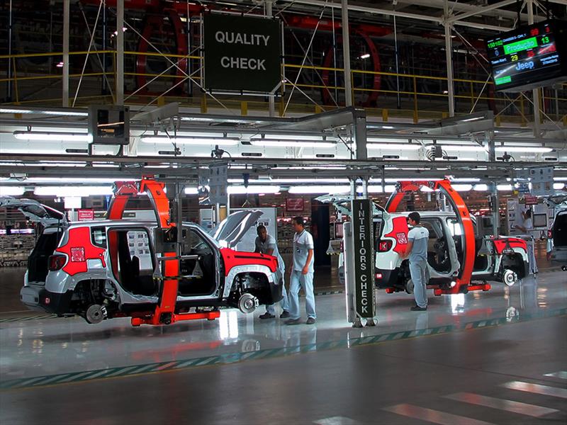 Jeep inaugura su fábrica en Brasil